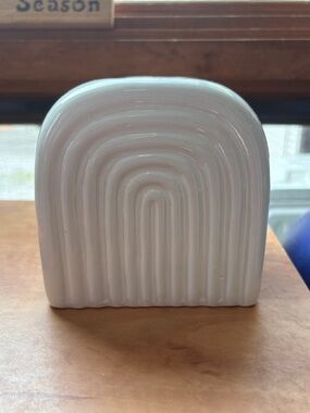 Minimal White Ceramic Arch Sculpture - Modern Home Accent